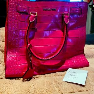 Brand New Michael Kors Dillon in Raspberry